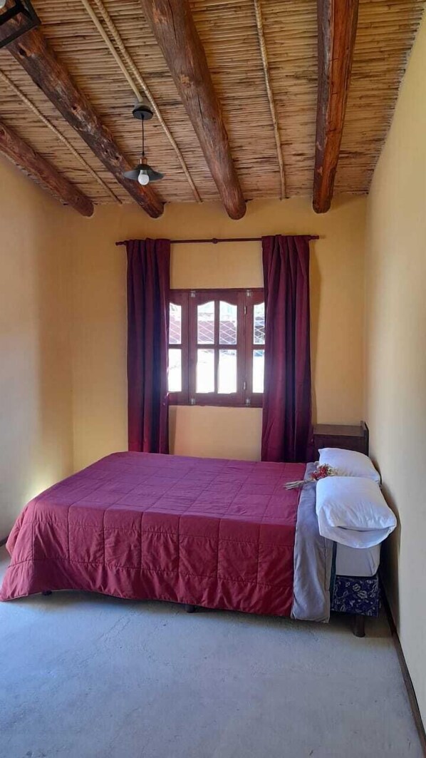 Quarto casal, varanda, vista para a montanha | Wi-Fi de cortesia