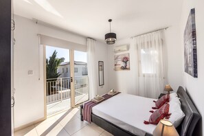 3 chambres, fer et planche à repasser, Wi-Fi, draps fournis