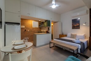 1 bedroom, iron/ironing board, travel cot, free WiFi - 3 minutes from Ipanema beach | JN202 (Rio de Janeiro)