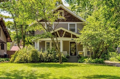 3BR-1.5BA, Sleeps 8, Private Hot Tub | Near Jack Trice