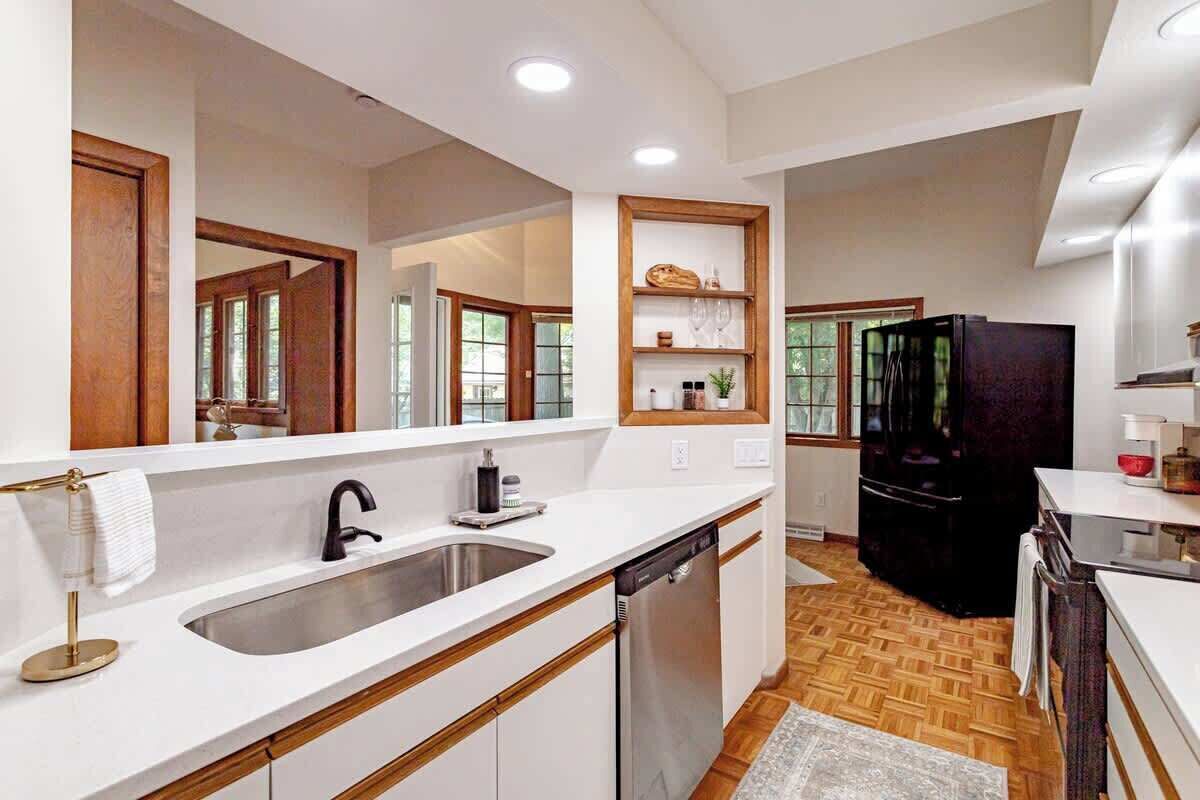 Kylskåp, mikrovågsugn, ugn och spishäll