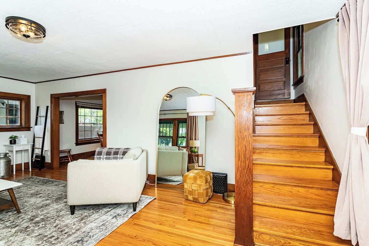 Televisión y oficina 