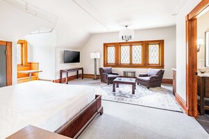 Habitación Deluxe | Caja fuerte, tabla de planchar con plancha, wifi gratis