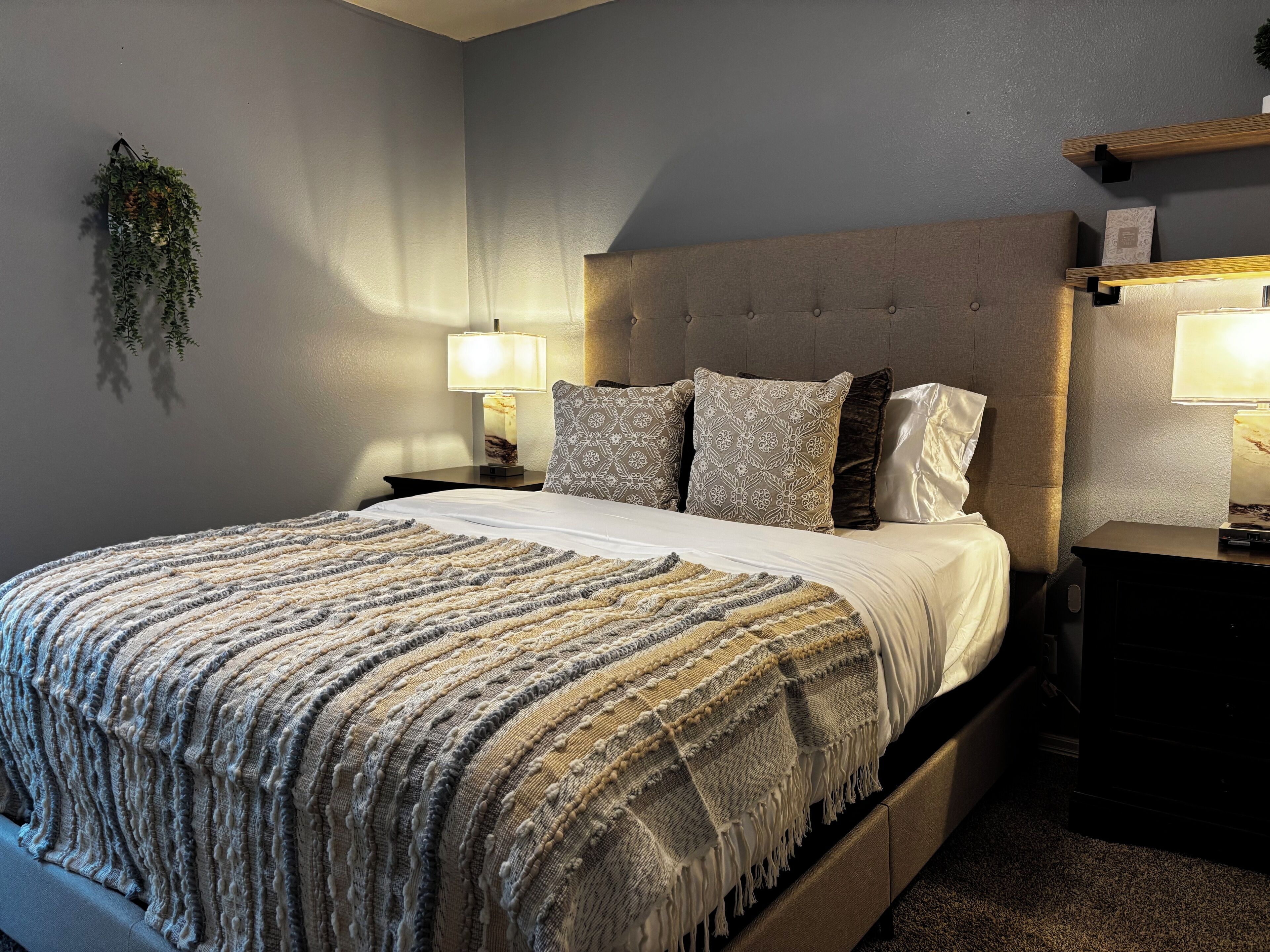 4 habitaciones, tabla de planchar con plancha, wifi y ropa de cama 