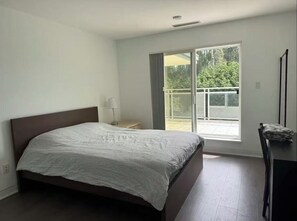 6 quartos, escrivaninha, Wi-Fi de cortesia