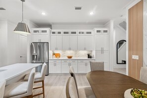 Rumah, Beberapa Tempat Tidur (224 W Willow Mist Rd) | Tempat makan