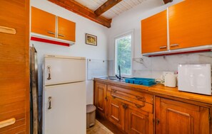 Réfrigérateur, micro-ondes, plaque de cuisson, lave-vaisselle