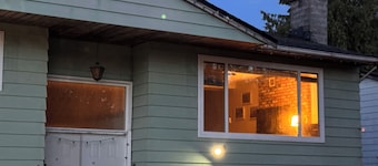 A Cozy home, centrally located with free parking