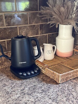 Kaffee und/oder Kaffeemaschine