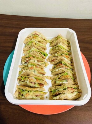 Dormitório compartilhado, 1 quarto, acessível, vista para a cidade | Alimentação e bebidas