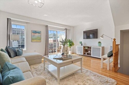 2-bedroom plus Den condo in enjoyable Toronto with WiFi, AC