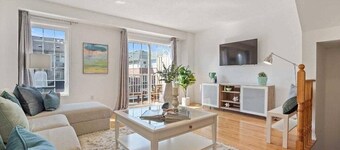 2-bedroom plus Den condo in enjoyable Toronto with WiFi, AC