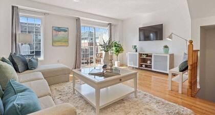 2-bedroom plus Den condo in enjoyable Toronto with WiFi, AC