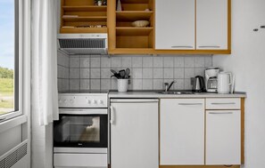 Réfrigérateur, plaque de cuisson, cafetière/bouilloire