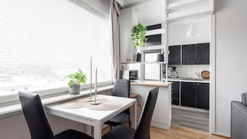 Huoneisto, lemmikit sallittu, kaupunkinäköala | Ruokasali