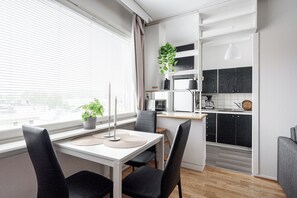 Apartment, Pets Allowed, City View | Dining room