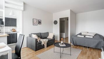 Apartment, Pets Allowed, City View | Laptop workspace, blackout drapes, free WiFi, bed sheets