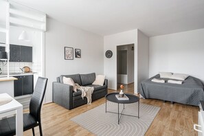 Apartment, Pets Allowed, City View | Laptop workspace, blackout drapes, free WiFi, bed sheets - Comfy Studio Apt with Prime Location (Jyväskylä)