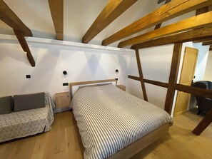 WiFi, bed sheets