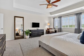 4 bedrooms, desk, iron/ironing board, travel cot