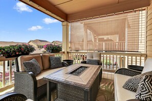 Property grounds - 4BR+ Office+Softball+snow+1hr to ski + Tesla charger. Parking garage (Arvada)