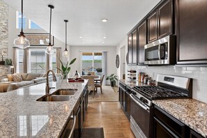 Fridge, microwave, oven, stovetop - 4BR+ Office+Softball+ Downtown+ Tesla charger. Parking garage (Arvada)