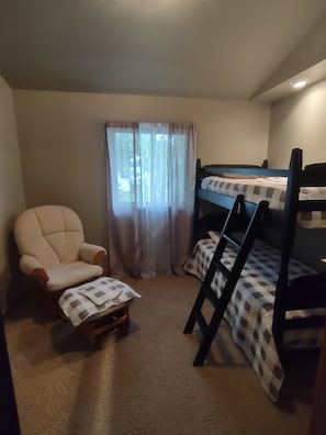 6 bedrooms, free WiFi, bed sheets, wheelchair access