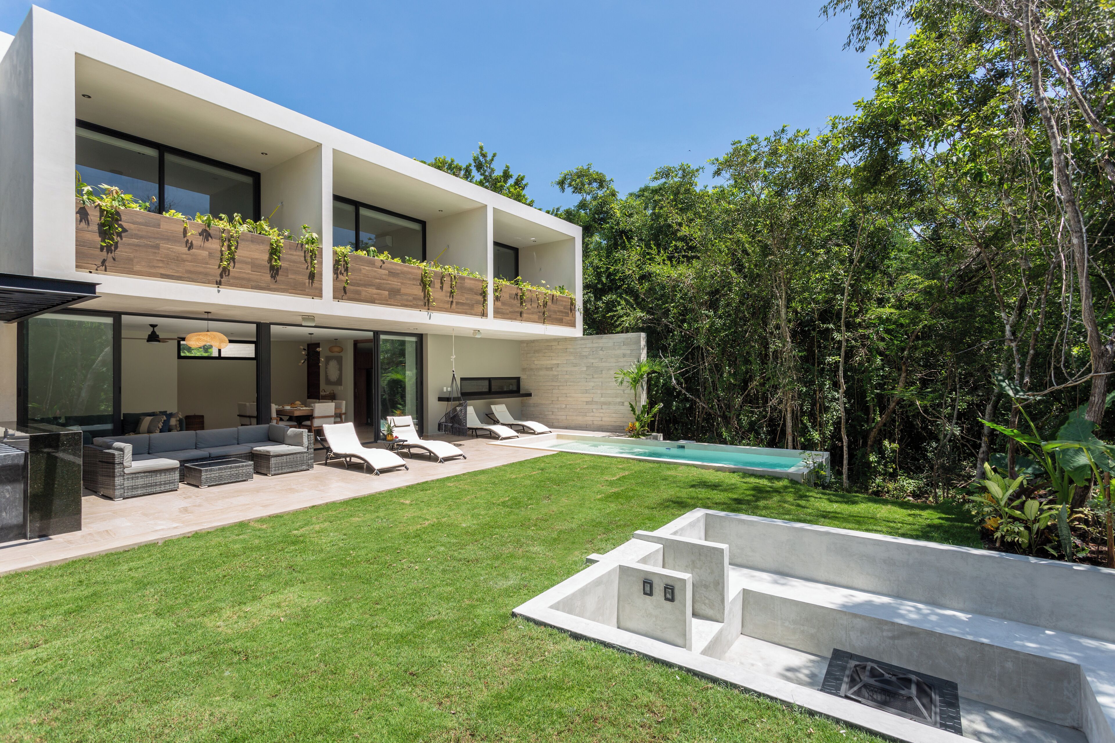 Casa luxo, sacada, vista para o jardim | Terraço/pátio