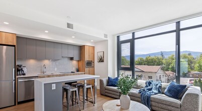 Lakeside Retreat w/ Rooftop Pool, Hot Tub, Firepits & BBQs – 10 min to Downtown