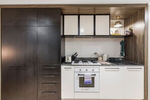 Oven, stovetop, dishwasher, coffee/tea maker