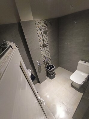 Shower, rainfall showerhead, towels, soap