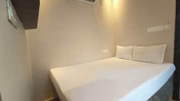 Design Double Room, 1 Double Bed | Memory-foam beds, free WiFi, bed sheets