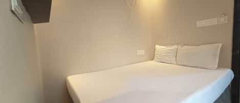 Design-Doppelzimmer, 1 Doppelbett | Betten mit Memory-Foam-Matratzen, kostenloses WLAN, Bettwäsche