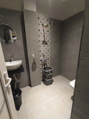 Shower, rainfall showerhead, towels, soap