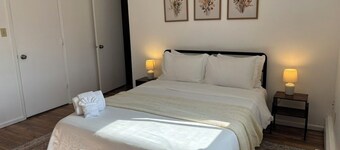 Newly Updated- Top Floor- Bona Nook