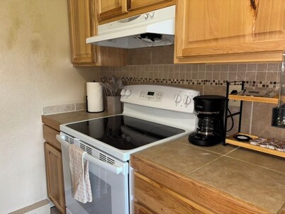 Newly Updated- Top Floor- Bona Nook