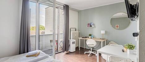 1 Schlafzimmer, Schreibtisch, Bügeleisen/Bügelbrett, Reisekinderbett