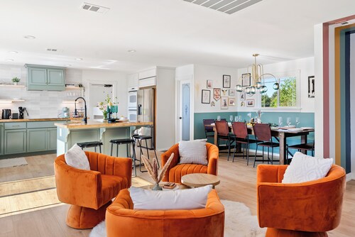 Vibrant 3.5-acre Paso Escape with Pool, Hot Tub & Views!