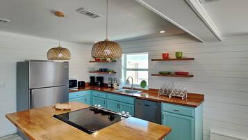 Studio (Unit C - Pets) | Property amenity