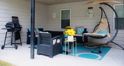 Rear Entry/Camp-In /firepit Basement Family Escape/Lawrenceville with AC, WiFi