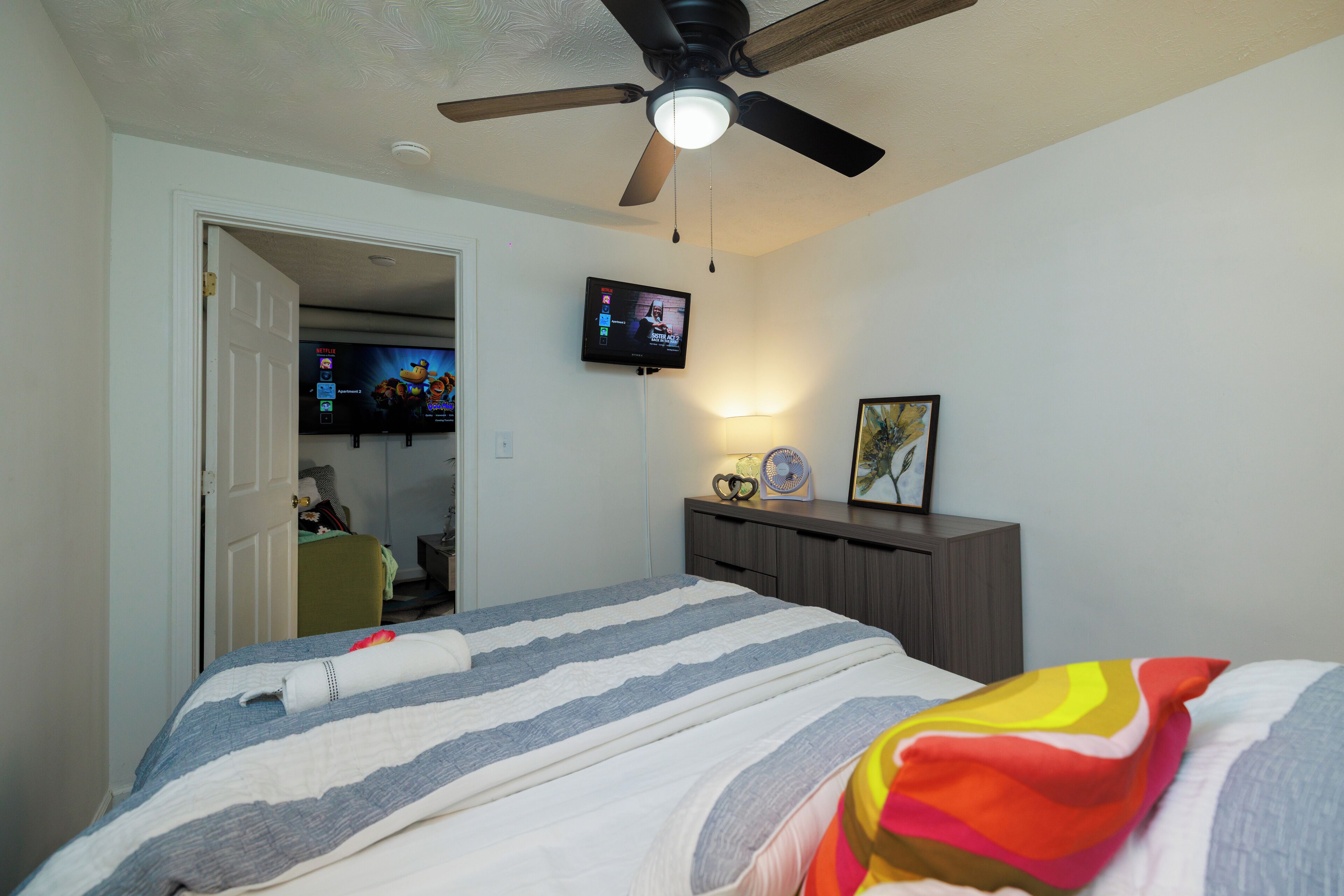 2 bedrooms, desk, iron/ironing board, travel crib