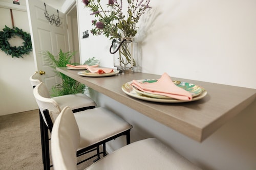 Rear Entry• Basement Suite Bliss•Firepit Nights & Comfort Stay