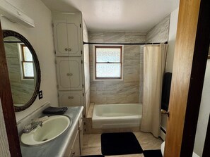 Dusche, Handtücher, Toilettenpapier