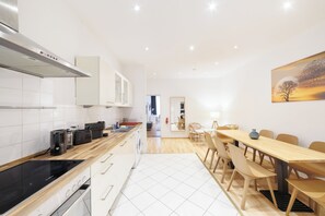 Fridge, microwave, oven, stovetop - Central Aprt Mitte Museum Island / Berlin Cathedral (Berlin)