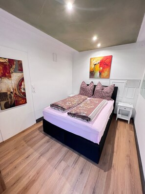 2 chambres, fer et planche à repasser, Wi-Fi, draps fournis