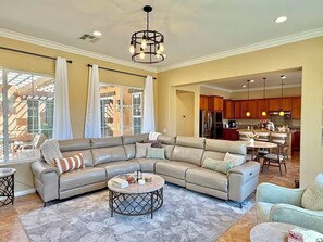 Smart TV, fireplace - Gated Lakefront Home w/ Saltwater Pool, Spa & Outdoor Paradise (Rancho Mirage)