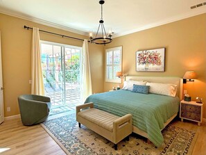 Desk, iron/ironing board, WiFi, bed sheets