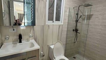 Room, 1 Bedroom, Accessible, Smoking | Bathroom