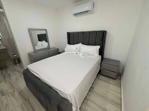 Room, 1 Bedroom, Accessible, Smoking | 1 bedroom