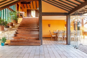 Villa Deluxe | Restaurante al aire libre